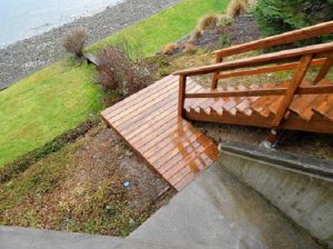 custom-deck-Grapeview-Washington-cedar-staircasel-