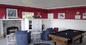 family-room-Hood-Canal-Washington-waterfront-home-