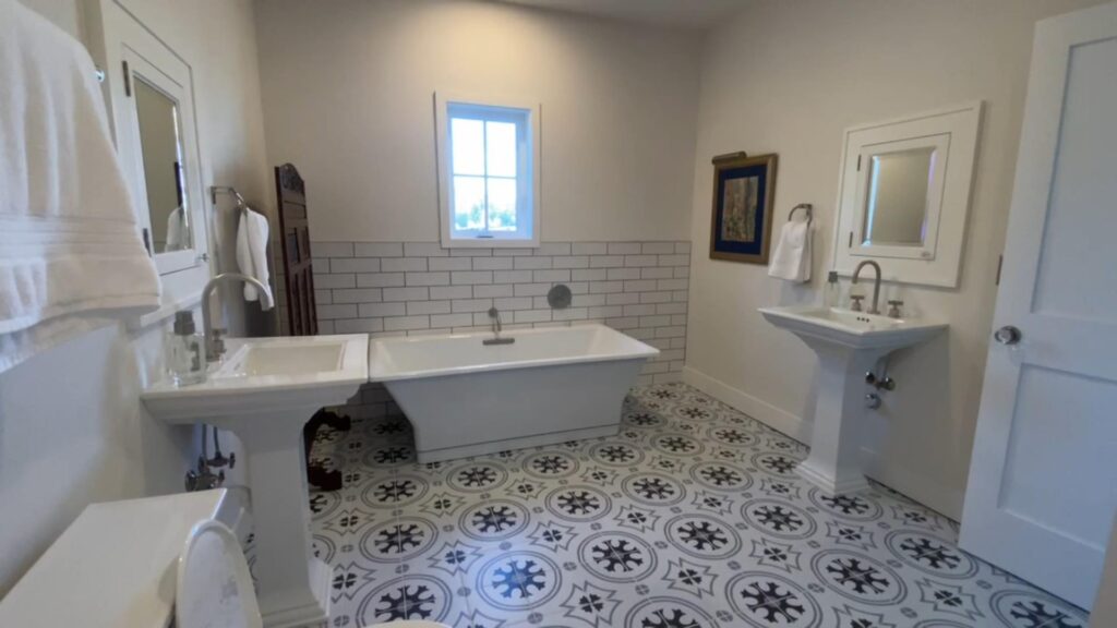 Custom Home Builder with Bathroom Soaking Tub