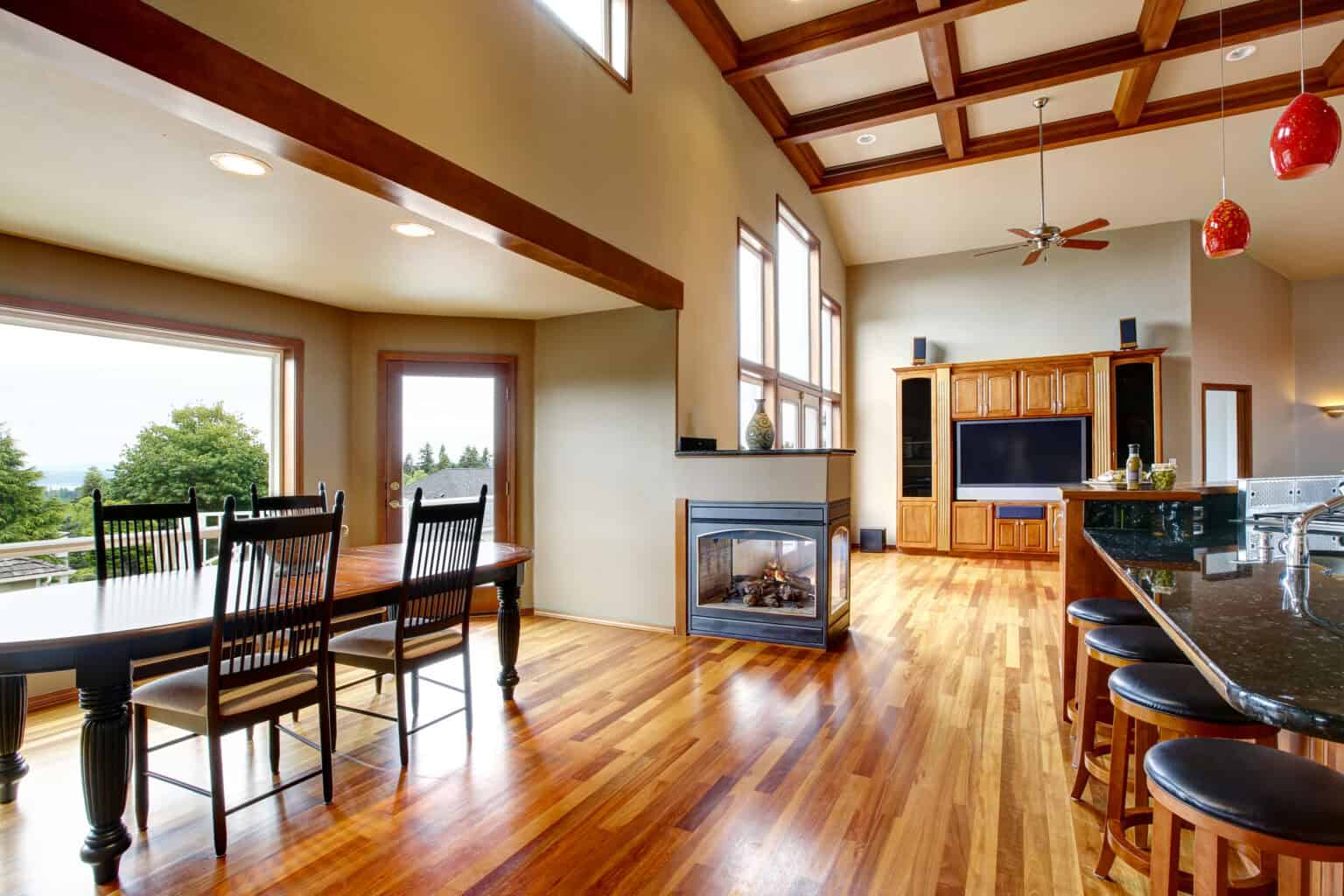 open floor plan. living room, kithen and dining area