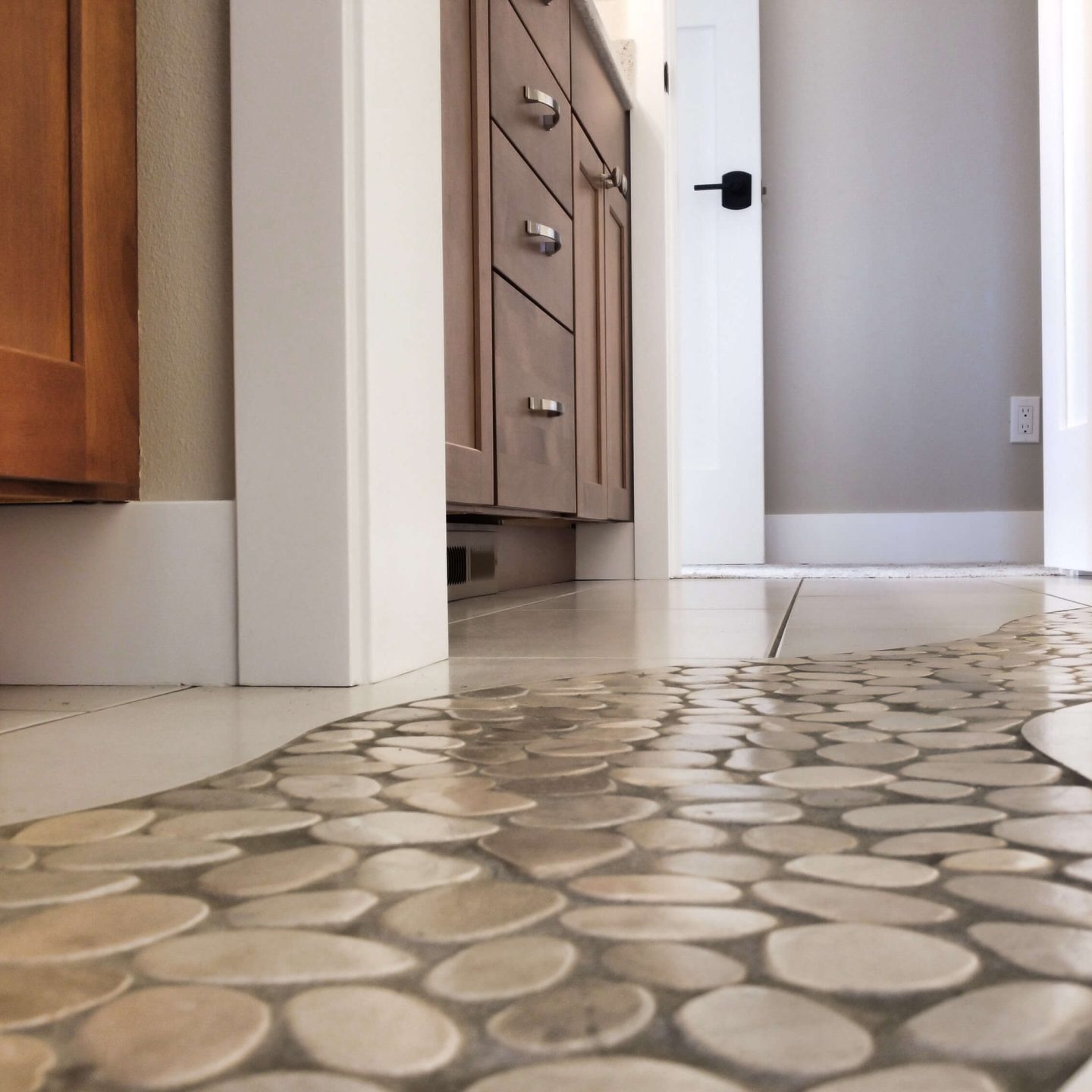 custom home builder in grapeview with bathroom path